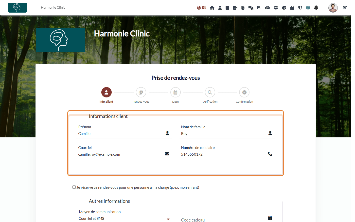 Étape Informations client de la page de réservation : nom, courriel et numéro de cellulaire
