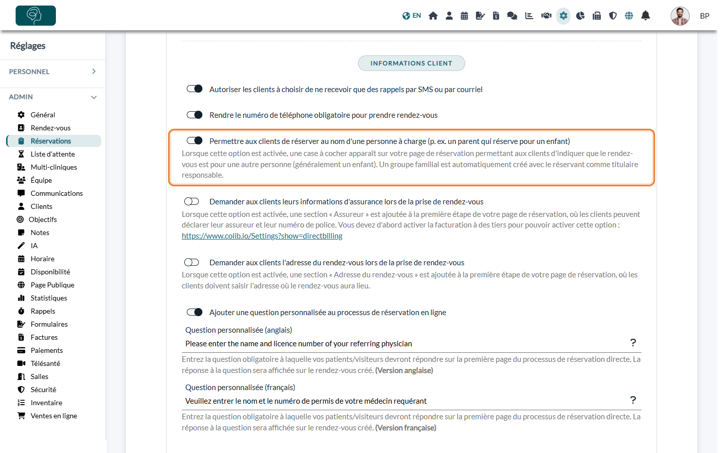 Option Permettre aux clients de réserver au nom d'une personne à charge dans Réglages > Réservations