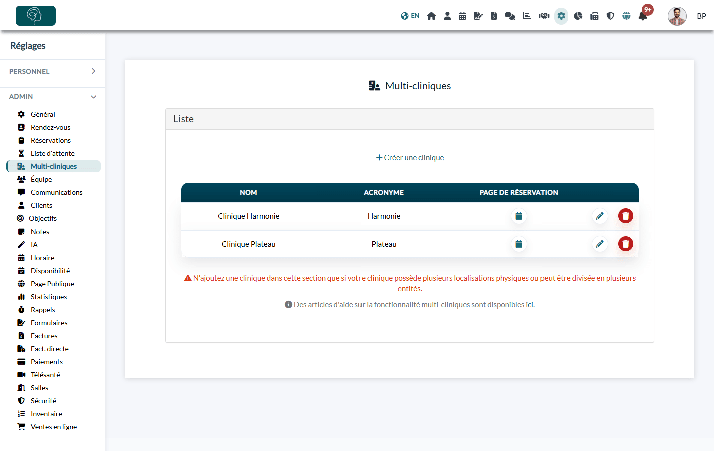 Onglet Multi-cliniques des Réglages avec la liste des cliniques, leur acronyme et leur page de réservation