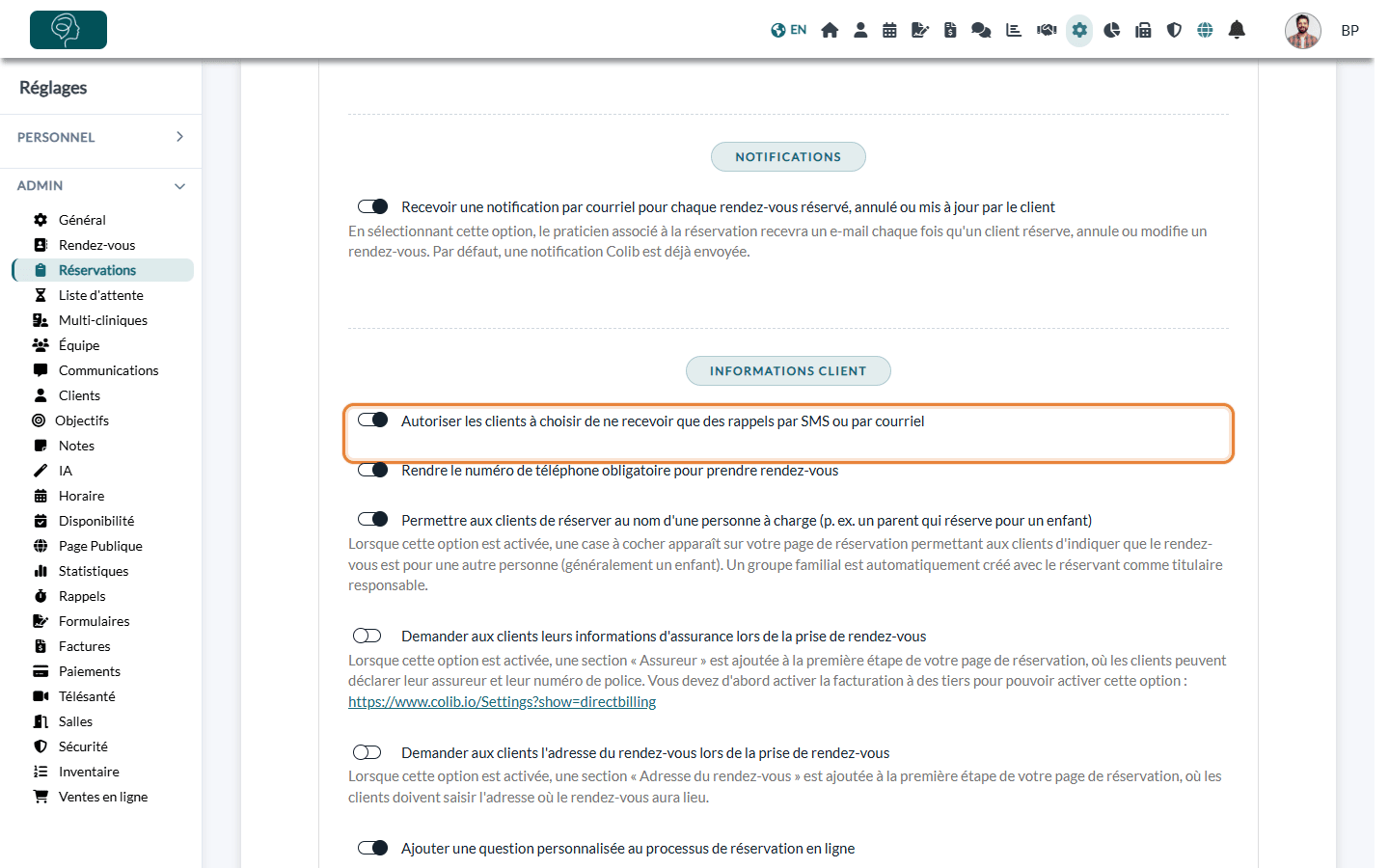 Option Autoriser les clients à choisir de ne recevoir que des rappels par SMS ou par courriel dans Réglages > Réservations
