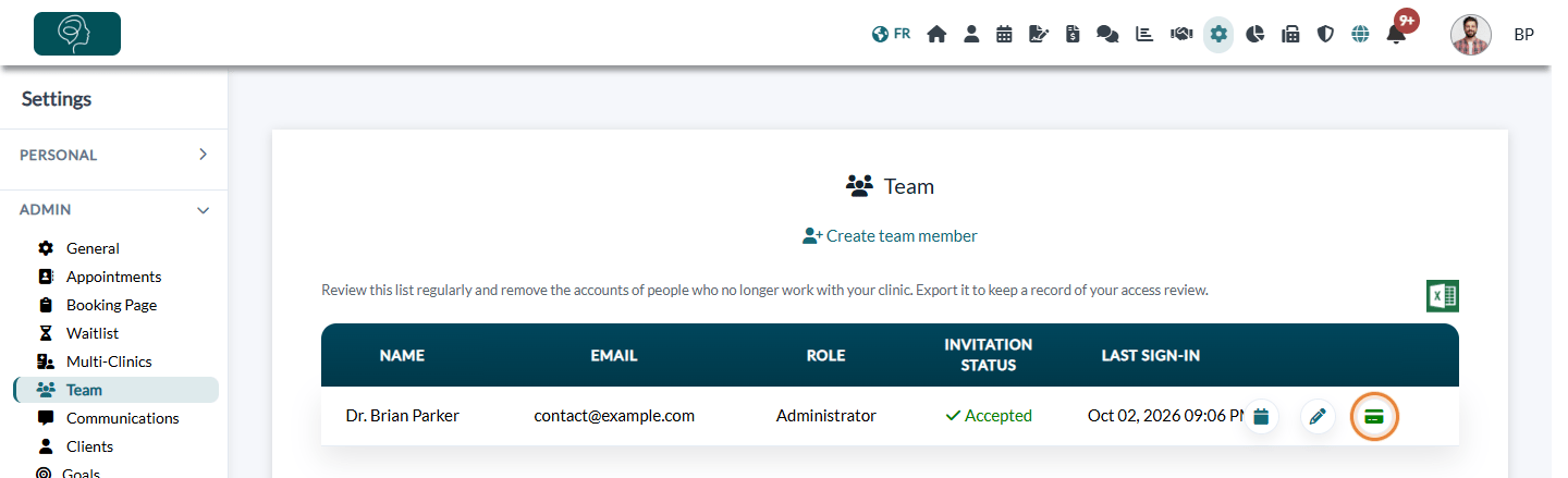 Green credit card icon of a practitioner whose bank account is validated, in Settings > Team