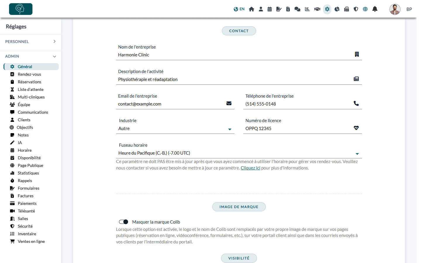 Section Contact : nom, description, courriel, téléphone, industrie, numéro de licence et fuseau horaire